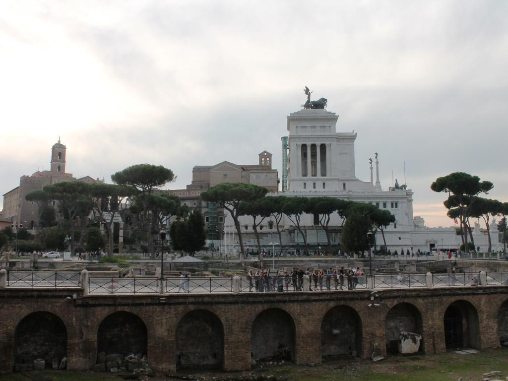 רומא Hella Ibernesi 23 Fori Imperiali Inn, New Gestion! חדר תמונה